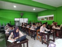 Hari Ketiga Ujian Asesmen Sumatif Akhir Jenjang SMP Hikmah Yapis Jayapura
